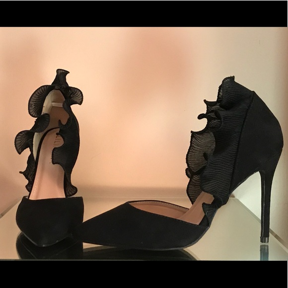 NWB Faux suede pointy toe ruffle back stilettos - Picture 1 of 6